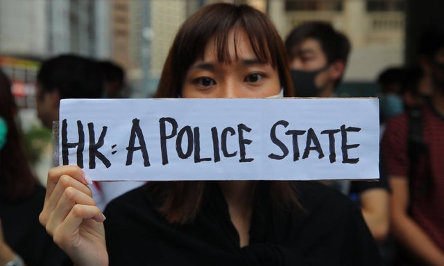 香港は「法の支配が崩壊寸前」衝突激化で警察が警告2019年11月13日香港の警察当局は12日、法による支配が「完全な崩壊の間際」に迫っていると警告を発した